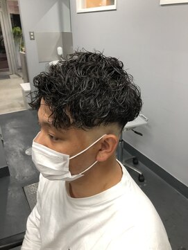 縦落ちツイスパ7:3スキンフェード