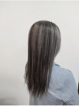 ヘアサロンシルク(Hair Salon Silk) シルバーハイライトカラー