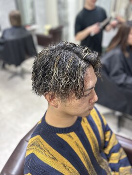グラッジ 池袋(GLADGE) メンズパーマ ツイストスパイラル メッシュ ハイライト
