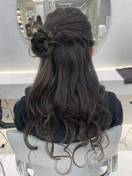 アールプラス 新宿(ar+) 【新宿駅/新宿三丁目/ヘアセット/くるみちゃんヘア】