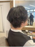 無造作パーマのショートスタイル