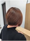 髪に潤いを与えるウルトワ×立体感白髪ぼかしショート