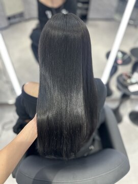 アルドーレフィエロ シンサイバシ(Ardore fiero shinsaibashi) 艶がより引き立てるブラックカラー