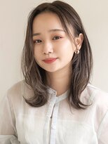 リヤン 表参道(lyann)&nbsp;セミディ斜めバングうるツヤピンクベージュアンブレラカラー