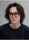 無造作に決まるメンズミディアムボブツイストスパイラルパーマ