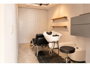 オッドジョブス 楽々園店(odd-jobs)の写真/抜け毛・白髪・首肩コリの根本ケア。本格「ヘッドキュア」で首から全身を流し、極上の癒やしとお悩み解決へ