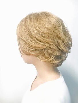 コピーヌ 高田馬場店(Copine) ☆外国人風プラチナブロンドヘア×モード感ある丸みショート☆