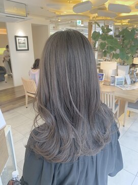 ビーチ(BEACH) あふれる透明感のグレージュカラー