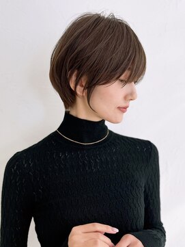アンド ストーリーズ(&STORIES) 前髪あり耳掛け丸みくびれショートボブ20代30代40代50代（蘭）