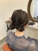 キキ(kiki)&nbsp;【shiori】ツインお団子ヘアアレンジ