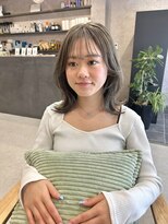 ヘイリー(HAILEY)&nbsp;大人こなれミディアム レイヤーカット×外ハネ×赤みなしカラー