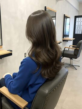 クラン 岡本(Chlan) 韓国風艶アッシュブラウンロング×小顔カール