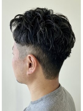 ライナスビューティサロン(Linus beauty salon) クセを活かしたツーブロックスタイル