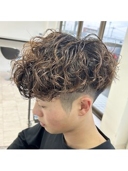 LXヘアー(LX HAIR)の写真/人気デザイン《波巻きスパイラルパーマ》でカッコいい動きを出しつつ、無造作な印象に！