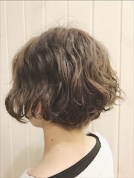 ネオリーブエム(Neolive em;) neolive em ゆったりパーマショートボブ☆☆