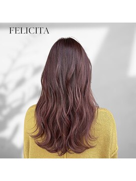 フェリシータ リコルソ(FELICITA RicorsO) 【FELICITA】外国人風ふんわりカール×ピンクカラー
