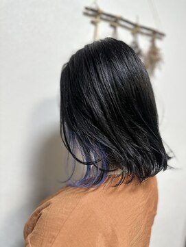 ジウ 上通り(JIU) 20代30代小顔ゆるふわショートグレージュインナーカラーネイビー