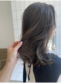 透明感オリーブグレージュ