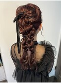 ふんわりツイン編み下ろしヘアアレンジ