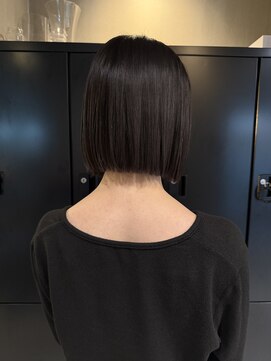 ラトリエ(L'Atelier) 切りっぱなしボブ／地毛風カラー／酸性ストレート