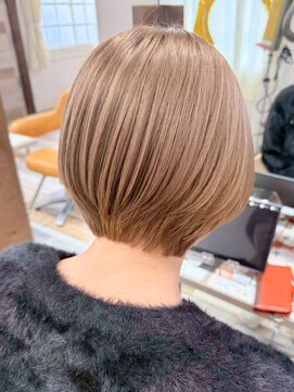 TJ天気予報 3t 日進店 ショート/似合わせカット/ハイトーンベージュ/ブリーチ/艶髪