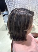 白髪ぼかしハイライト ベージュ 外ハネボブ