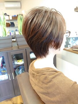 ナドレ(Nadleeh) ショートヘアー