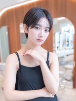 20代30代大人可愛いグレージュカラー斜めバングショートボブ