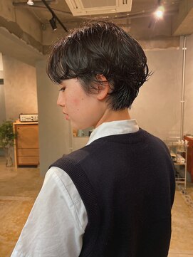 イシ(isi) ショートパーマ