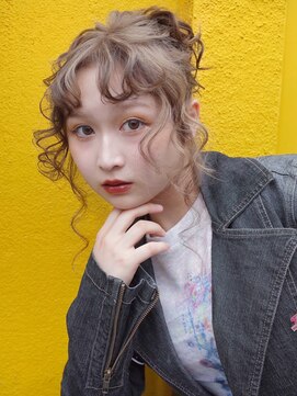 ベホブ(Behov) ホワイトベージュ×ローライトブラウン