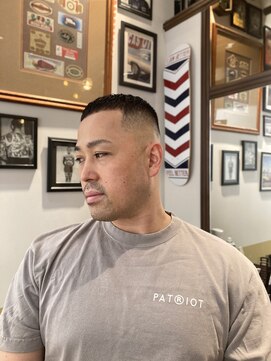 カムレイドフォーライフ(COMRADE 4 LIFE) 癖毛を活かしたクロップ