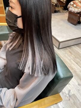ヘアーサロン アトリエ(Hair salon ATORIE) ロングヘアブリーチカラーインナーカラーホワイトシルバー