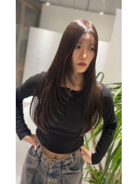 ヨロ 小岩(YOLO) 韓国風レイヤーカット&艶オリーブベージュ