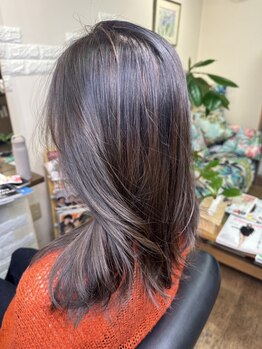 tint 髪質改善カラー専門店/墨染【ティント】【3月3日 NEW OPEN】の写真/大人女性のための髪質改善◆見とれる上質なツヤと質感で、毛先まで綺麗が続く上質な髪質を叶えます。