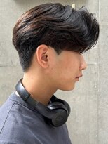 ニコトウキョウ 新宿(nico TOKYO)&nbsp;刈り上げセンターパートテーパーフェードカットニュアンスパーマ