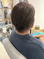ピリ(pili)&nbsp;脱白髪染めカラー　×　くびれショートスタイル
