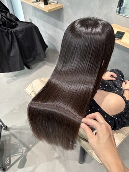 シンカ(shinka)の写真/【表参道駅徒歩6分】自社開発のトリートメント使用♪美容室でのダメージを中和し,健康的な美髪を呼び戻す☆