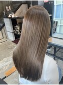 透明感ベージュ　柔らかく見える艶髪ロング