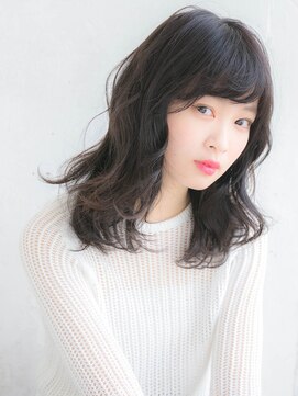 ルティア(Lutia) 斜めバング ゆるふわウェーブ