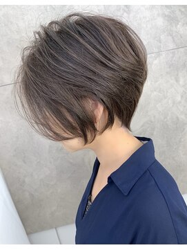 アヴァロン(AVALON) 絶壁解消☆イルミナカラー×大人ショートボブ