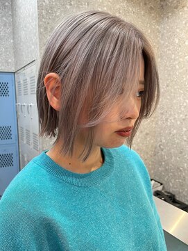 サンク 原宿 表参道(cinq) ショートボブハイトーンカラーミルクティーベージュダブルカラー