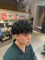 ウノプリールヴァモス(unopulir Vamos)&nbsp;短めマッシュツイスパ黒髪パーマグリース仕上げ