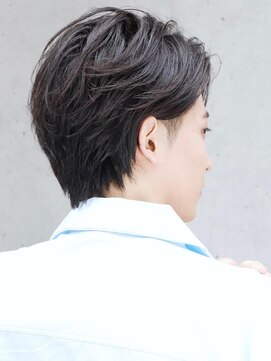 リップス 横浜(LIPPS) 耳かけミディアムショート