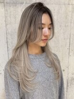 ヨロ 上野(YOLO)&nbsp;ハイライトカラーミルクティーベージュレイヤーカット