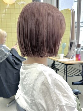 ヒビヲ(HIBIO) タッセルボブミルクティーピンクベージュ顔まわりレイヤーカット