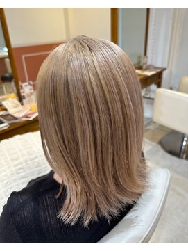 スペックホルダーミミ(Spec Holder mimi) ホワイトベージュ2.18ミディアムレイヤーカット