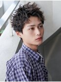 スーツ短髪ツーブロック束感モテる黒髪シークレットパーマ流行