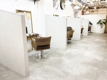 ニュートラル 前原店(Neutral by FLEAR)の雰囲気（半個室で周りの目を気にせずすごせる空間です。）