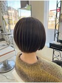 ガッツリすぎないショートボブ☆オリーブブラウンで外国人風に♪