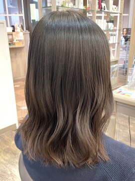 アルターリール(aL ter Rire) パツっと切りっぱなしカット/中村郁未